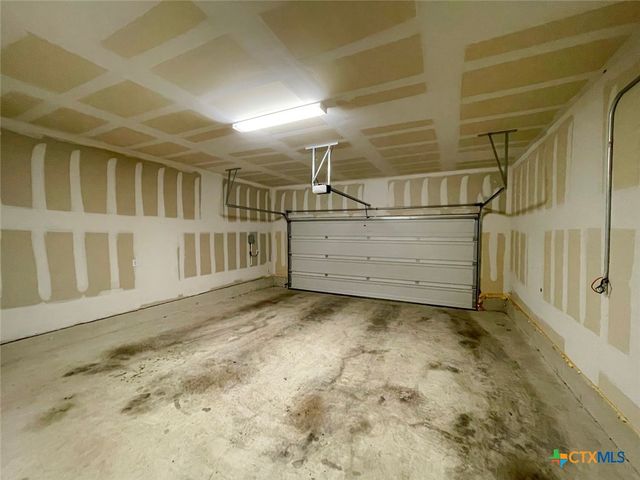 108 Old Stagecoach Road, Jarrell, TX 76537