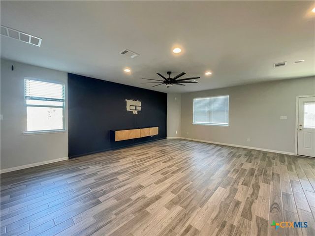 108 Old Stagecoach Road, Jarrell, TX 76537