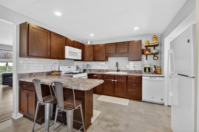 5513 Sherwood Drive, Jackson, MI 49201