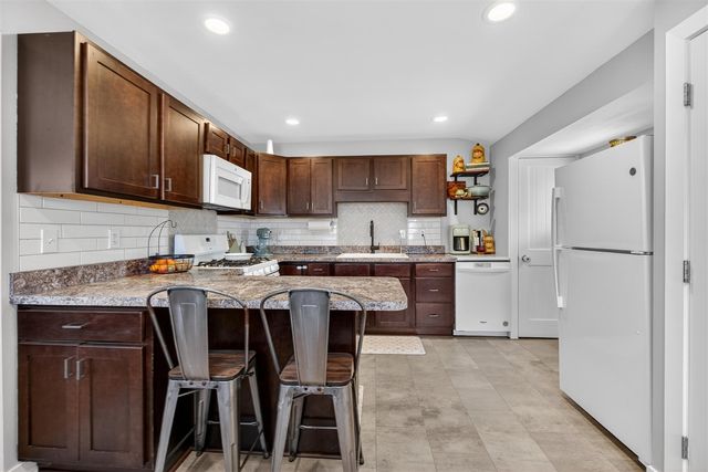 5513 Sherwood Drive, Jackson, MI 49201