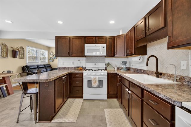 5513 Sherwood Drive, Jackson, MI 49201