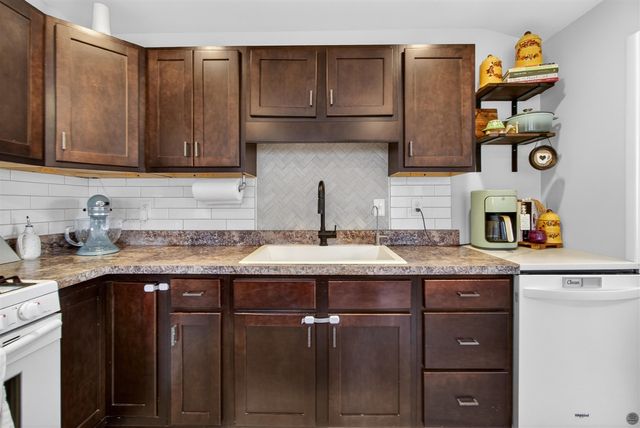 5513 Sherwood Drive, Jackson, MI 49201