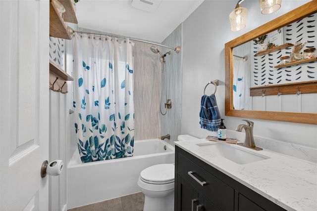 5513 Sherwood Drive, Jackson, MI 49201