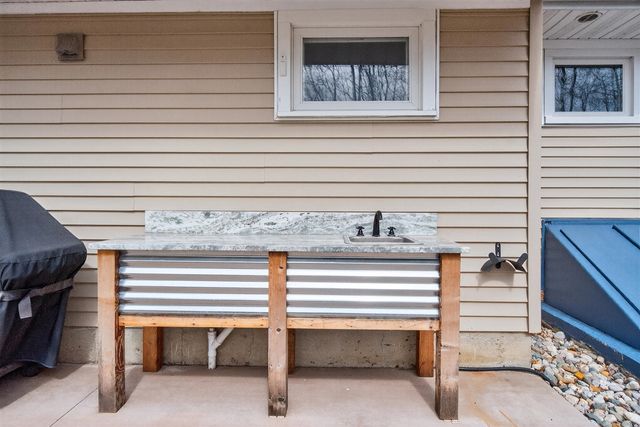 5513 Sherwood Drive, Jackson, MI 49201