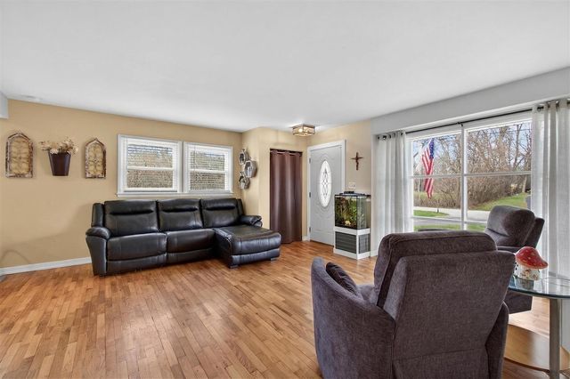 5513 Sherwood Drive, Jackson, MI 49201