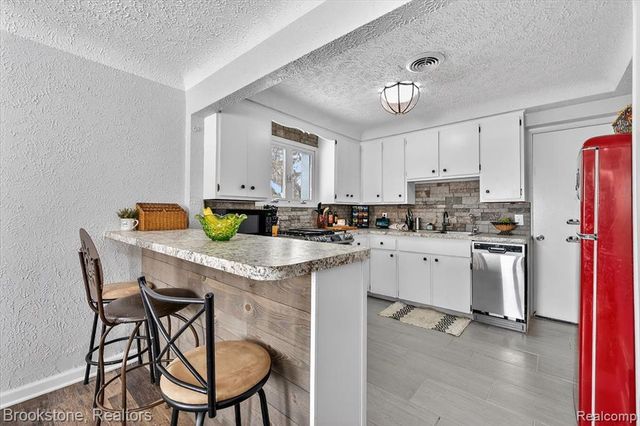 4785 Sylvanview Drive, Clarkston, MI 48348