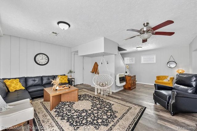 4785 Sylvanview Drive, Clarkston, MI 48348