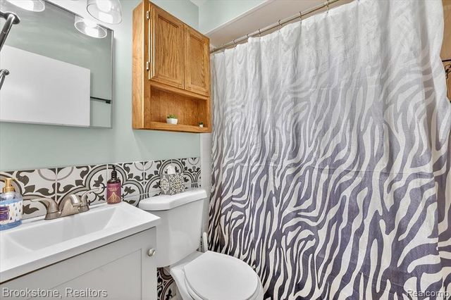 4785 Sylvanview Drive, Clarkston, MI 48348