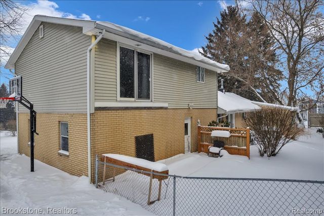 4785 Sylvanview Drive, Clarkston, MI 48348