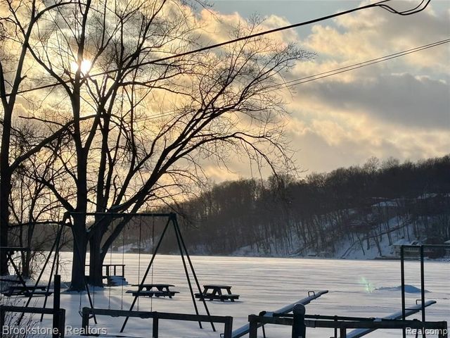 4785 Sylvanview Drive, Clarkston, MI 48348