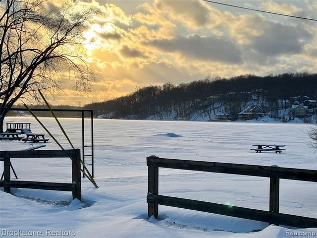 4785 Sylvanview Drive, Clarkston, MI 48348