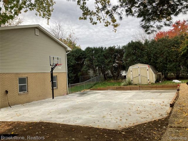 4785 Sylvanview Drive, Clarkston, MI 48348