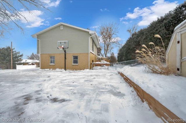 4785 Sylvanview Drive, Clarkston, MI 48348