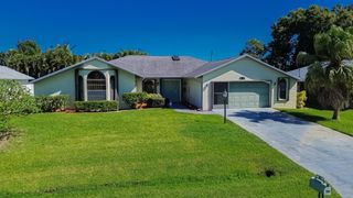859 SE Roulette Lane, Port St Lucie, FL 34983