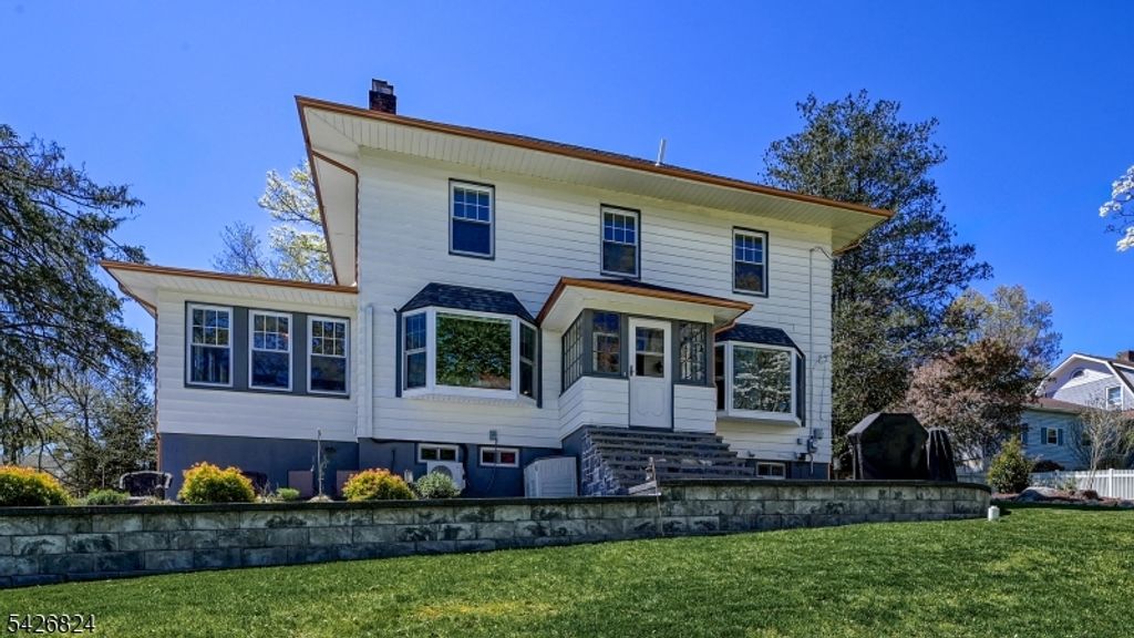 39 Elm St, Butler Boro, NJ 07405