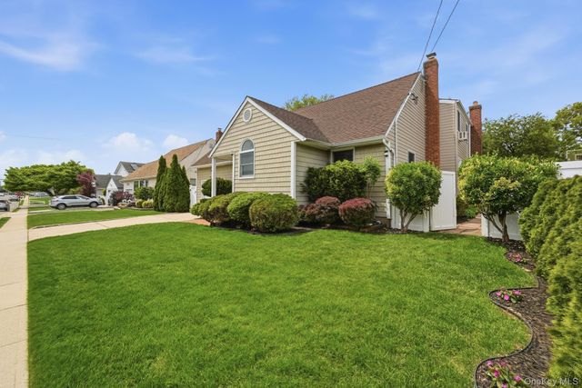 249 N 6th Street, Bethpage, NY 11714
