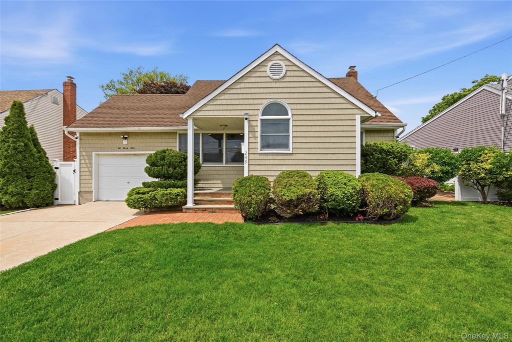 249 N 6th Street, Bethpage, NY 11714