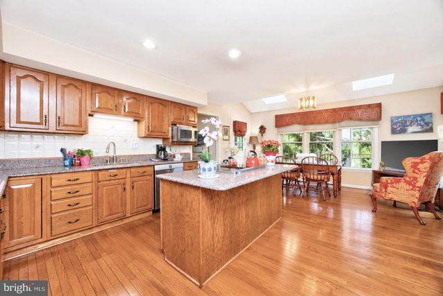 1606 E GLENMONT LN, West Chester, PA 19380