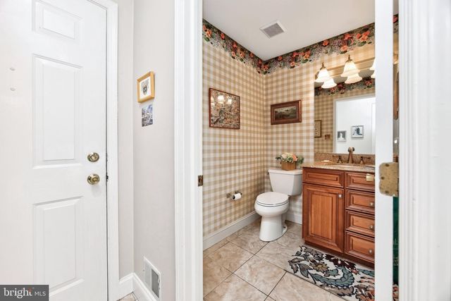 1606 E GLENMONT LN, West Chester, PA 19380