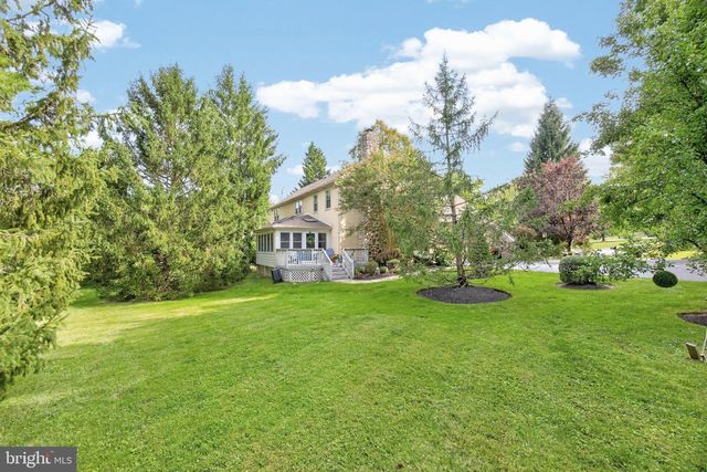 1606 E GLENMONT LN, West Chester, PA 19380