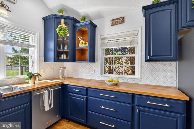 798 TURKEY KNOB RD, Quicksburg, VA 22847