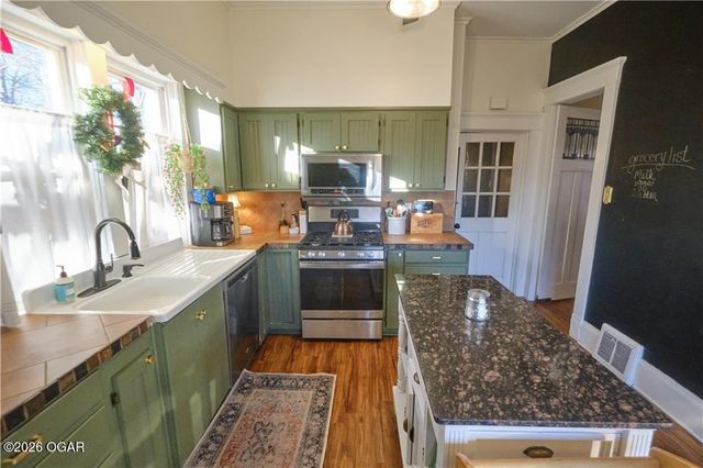 305 W Jefferson Street, Pittsburg, KS 66762