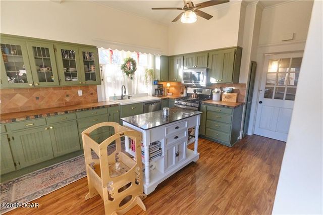 305 W Jefferson Street, Pittsburg, KS 66762