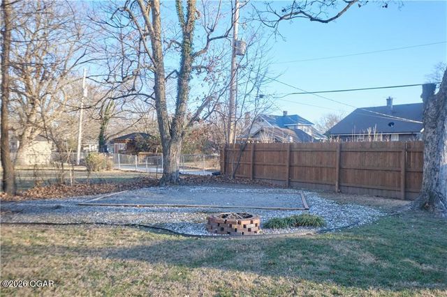 305 W Jefferson Street, Pittsburg, KS 66762