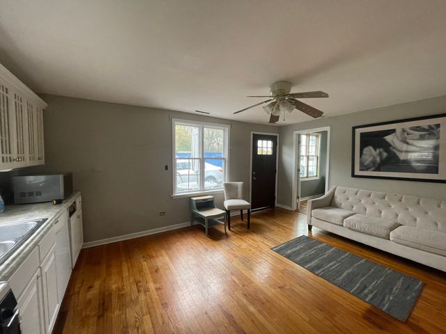 1009 61st Street 2, La Grange Highlands, IL 60525