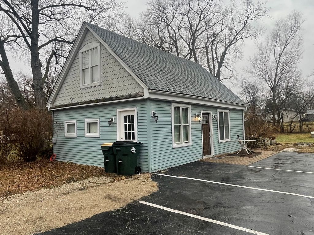 1009 61st Street 2, La Grange Highlands, IL 60525