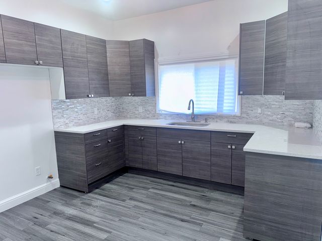 11581 S LAFAYETTE Avenue, Chicago, IL 60628