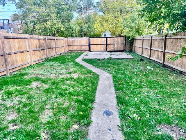 11581 S LAFAYETTE Avenue, Chicago, IL 60628