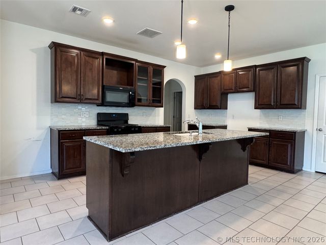 3755 E 143rd Place S, Bixby, OK 74008