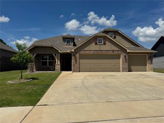 3755 E 143rd Place S, Bixby, OK 74008