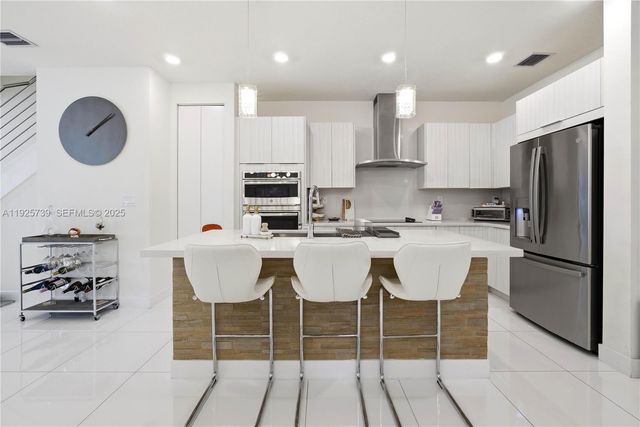 6611 NW 102nd Path, Doral, FL 33178