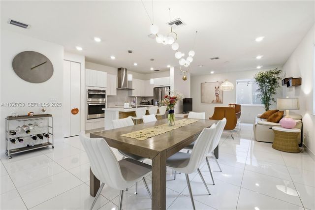 6611 NW 102nd Path, Doral, FL 33178