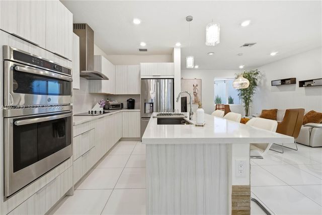 6611 NW 102nd Path, Doral, FL 33178