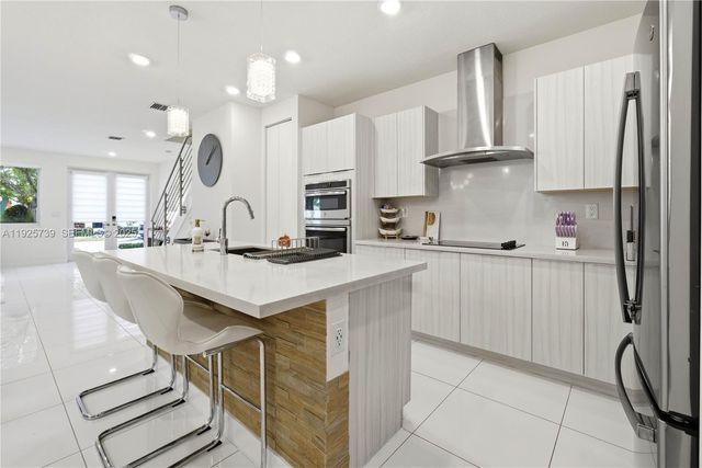 6611 NW 102nd Path, Doral, FL 33178