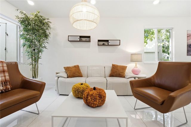 6611 NW 102nd Path, Doral, FL 33178