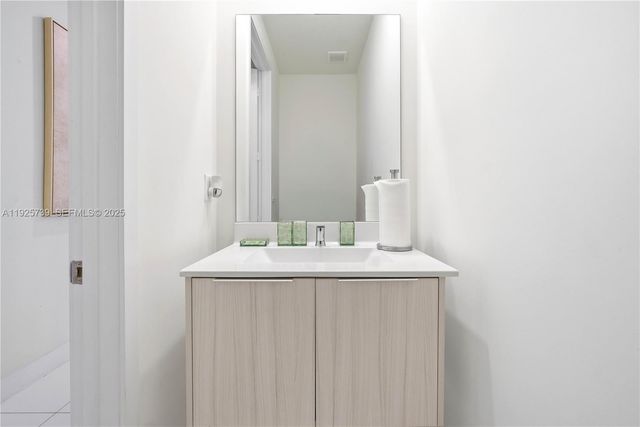 6611 NW 102nd Path, Doral, FL 33178