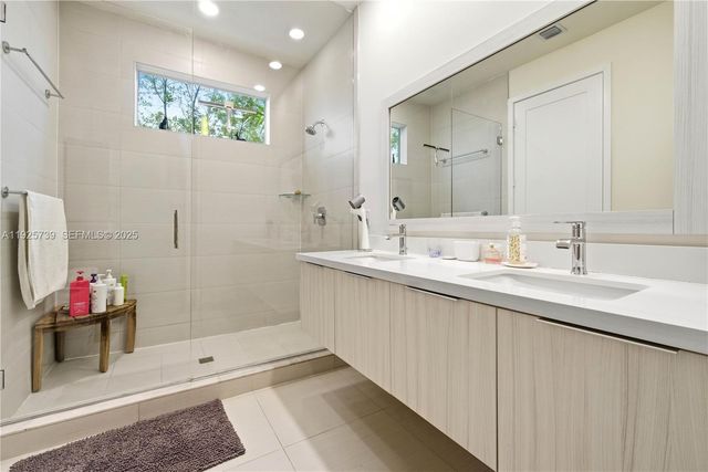 6611 NW 102nd Path, Doral, FL 33178