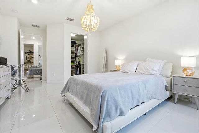 6611 NW 102nd Path, Doral, FL 33178