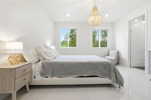 6611 NW 102nd Path, Doral, FL 33178