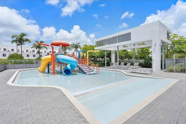 6611 NW 102nd Path, Doral, FL 33178