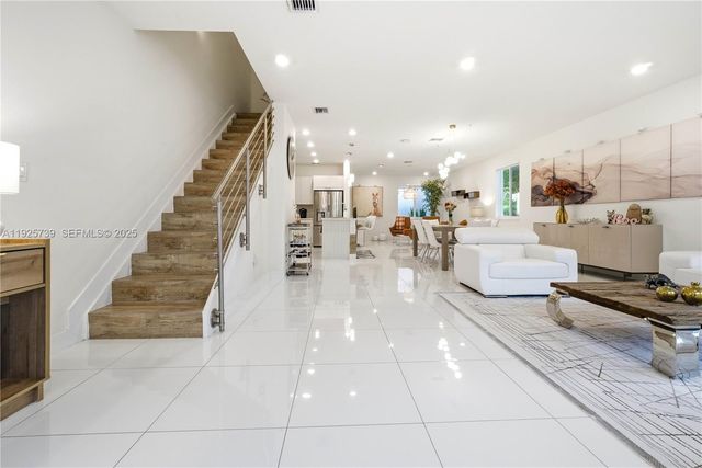 6611 NW 102nd Path, Doral, FL 33178