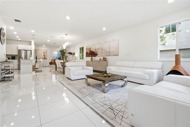 6611 NW 102nd Path, Doral, FL 33178