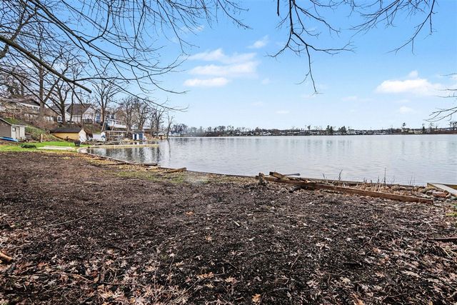 11790 Lakeway Drive, Plainwell, MI 49080