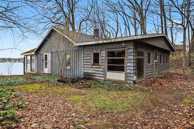 11790 Lakeway Drive, Plainwell, MI 49080