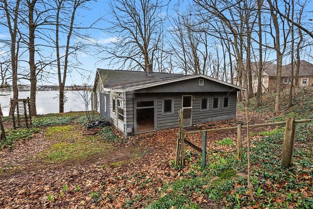 11790 Lakeway Drive, Plainwell, MI 49080