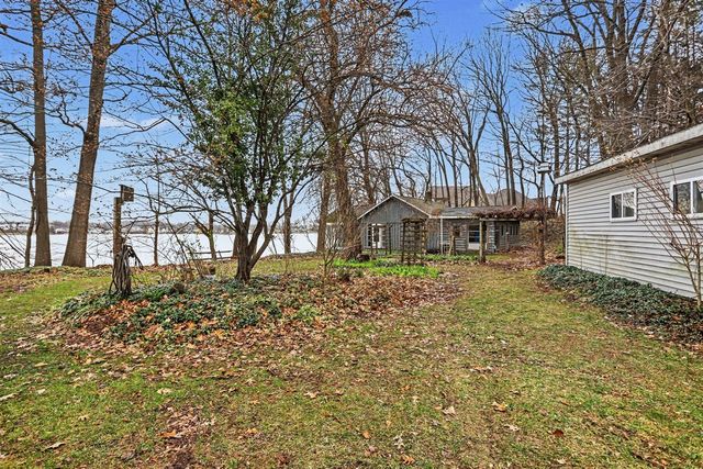 11790 Lakeway Drive, Plainwell, MI 49080